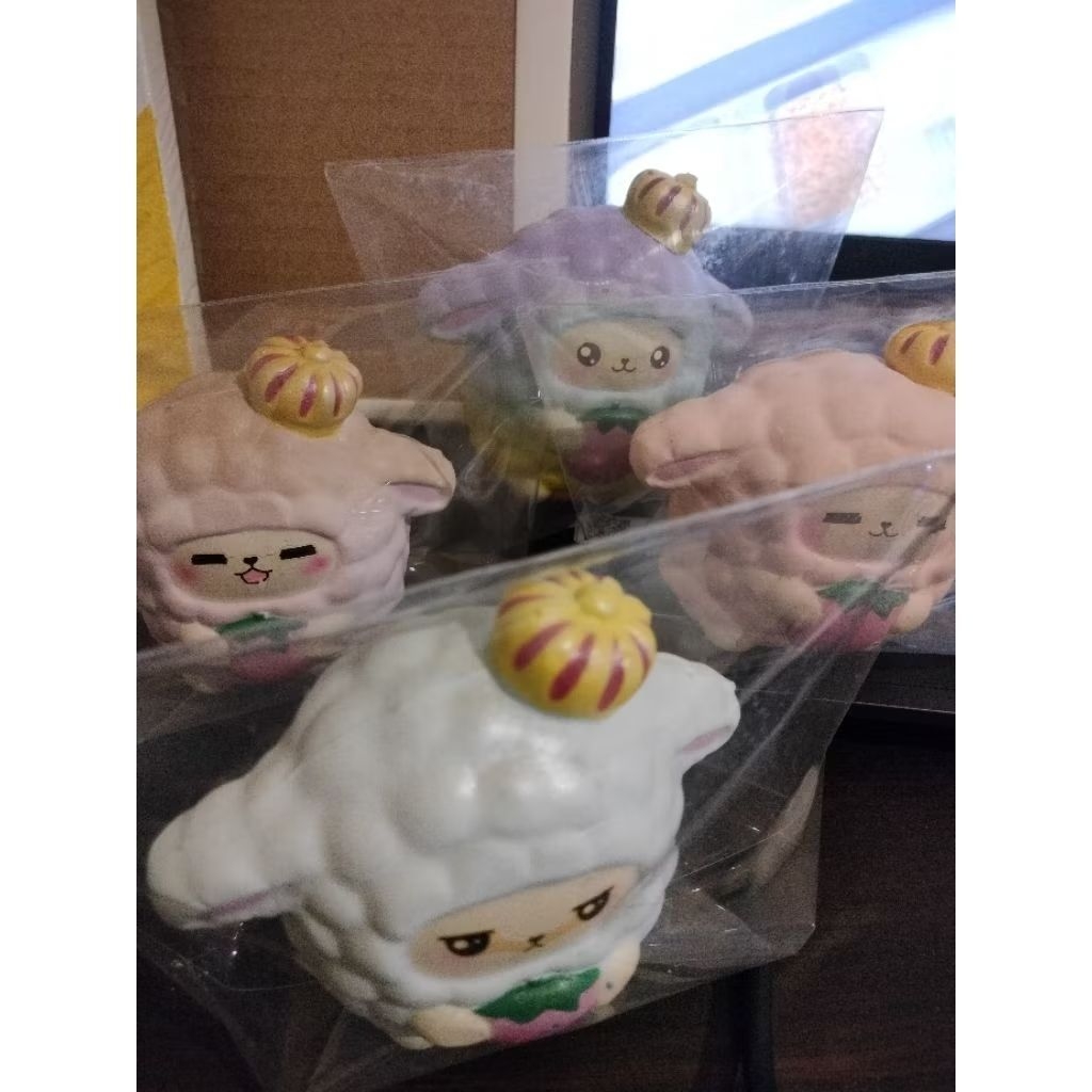 Mainan squishy licenced yumeno,poli,yb preloved.