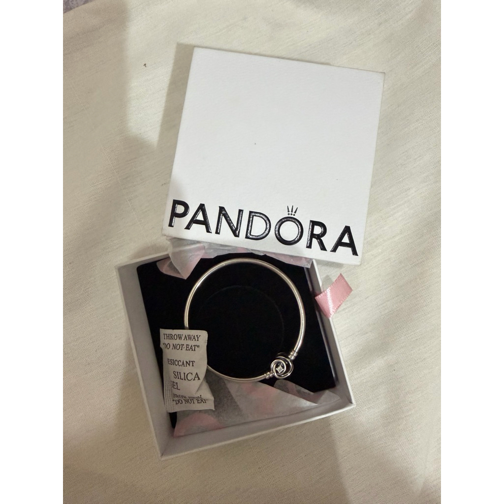 pandora silver encircled clasp bangle