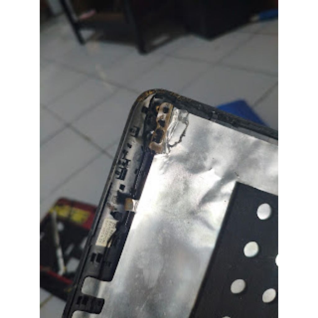 frame lcd belakang laptop Toshiba l645 ori