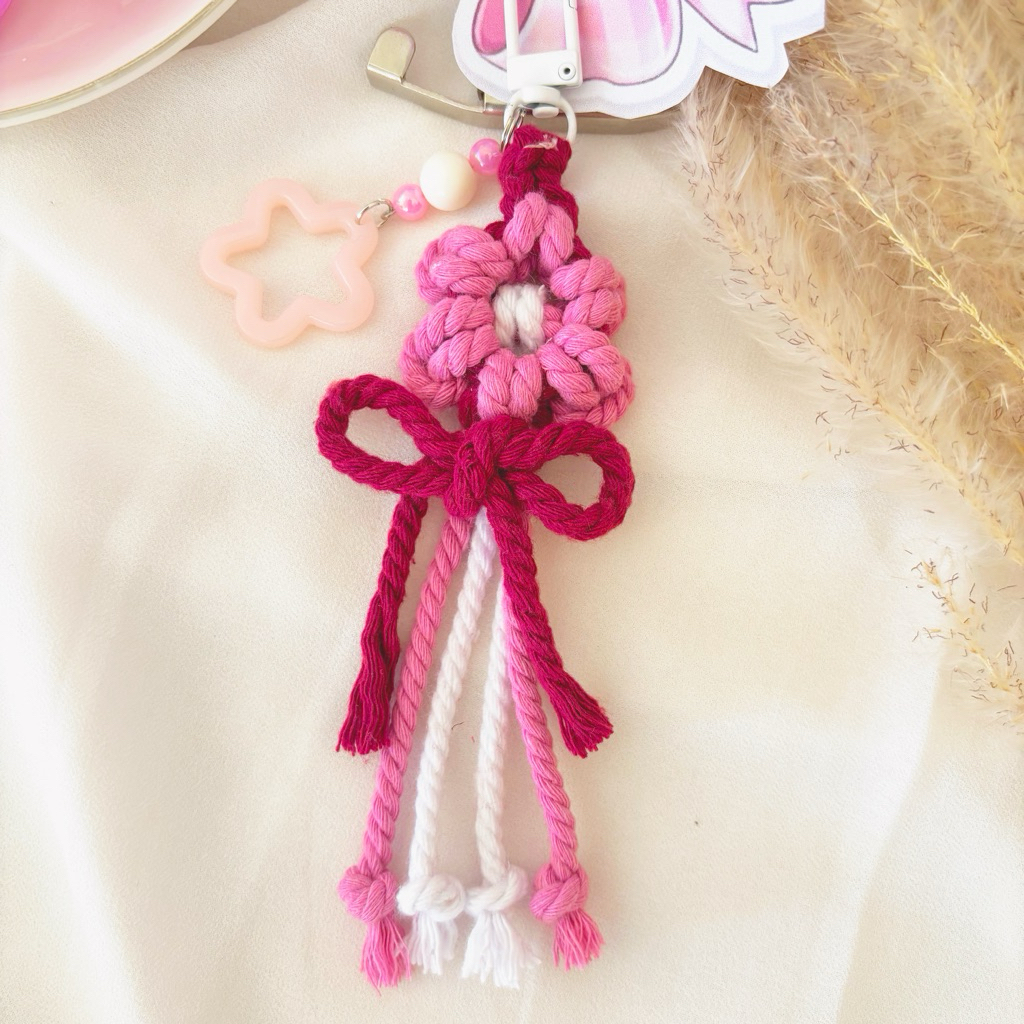 HandBeads  Bag Charm Macrame Bunga Daisy / Gantungan tas aesthetic /Gantungan tas macrame