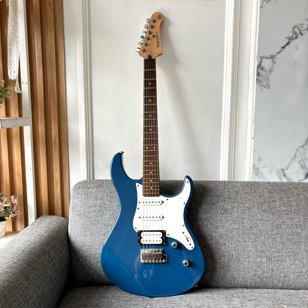 Yamaha pacifica 112v indigo blue