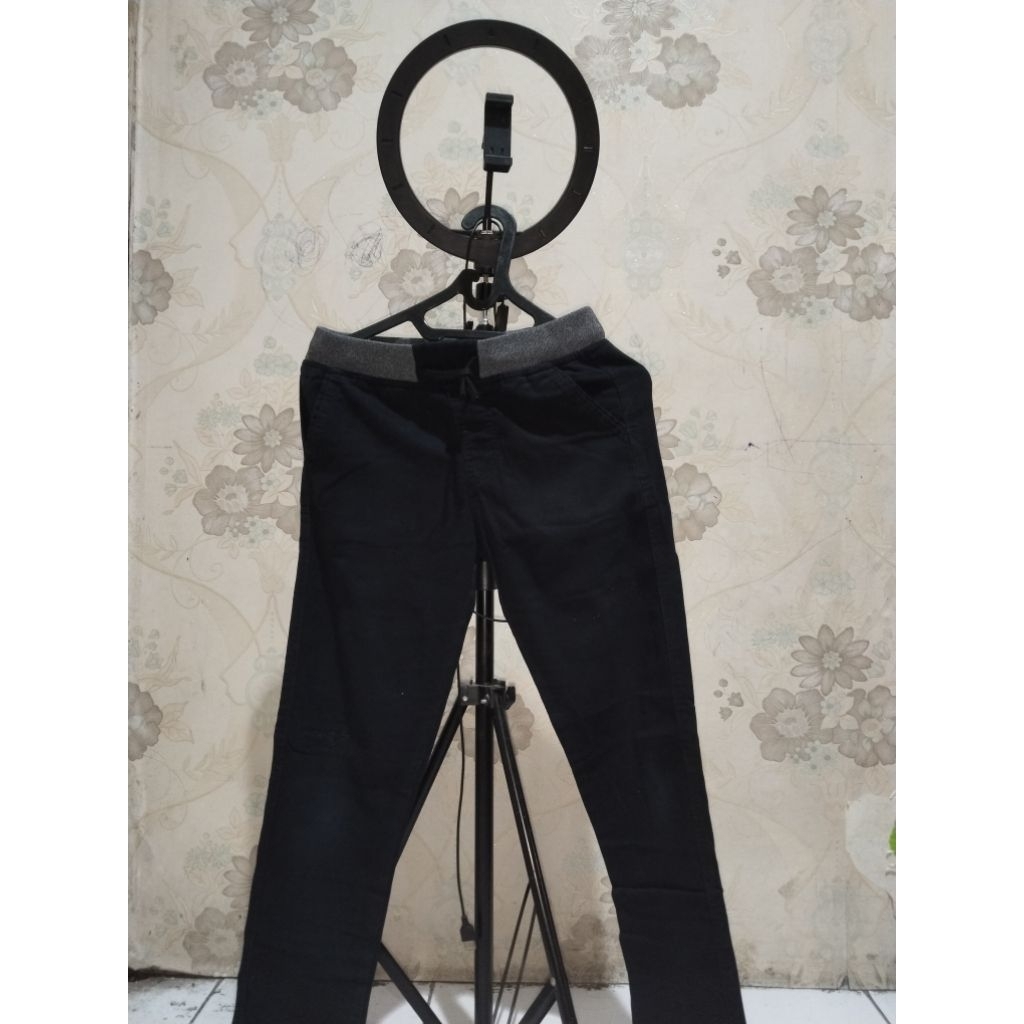 Preloved Aika Celana Chino Anak Hitam