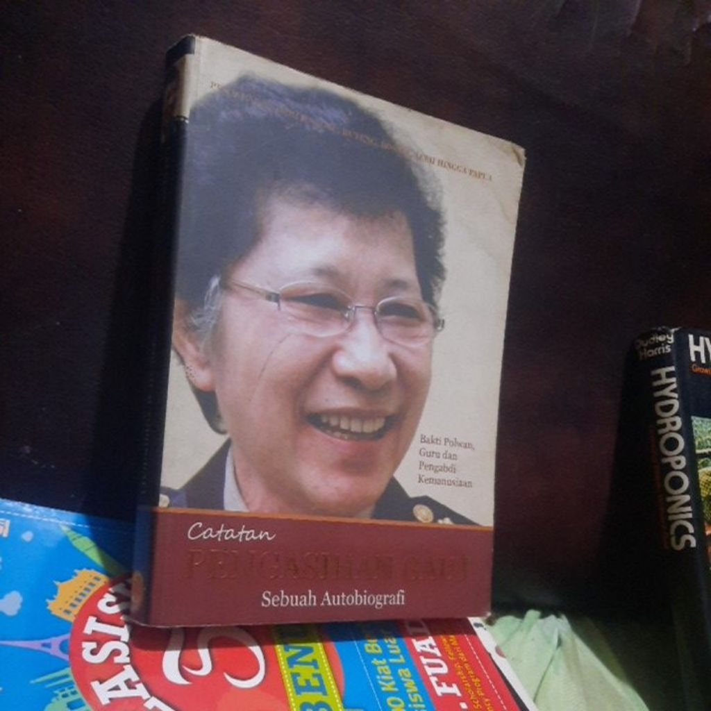 CATATAN PENGASIHAN GAUT SEBUAH AUTOBIOGRAFI