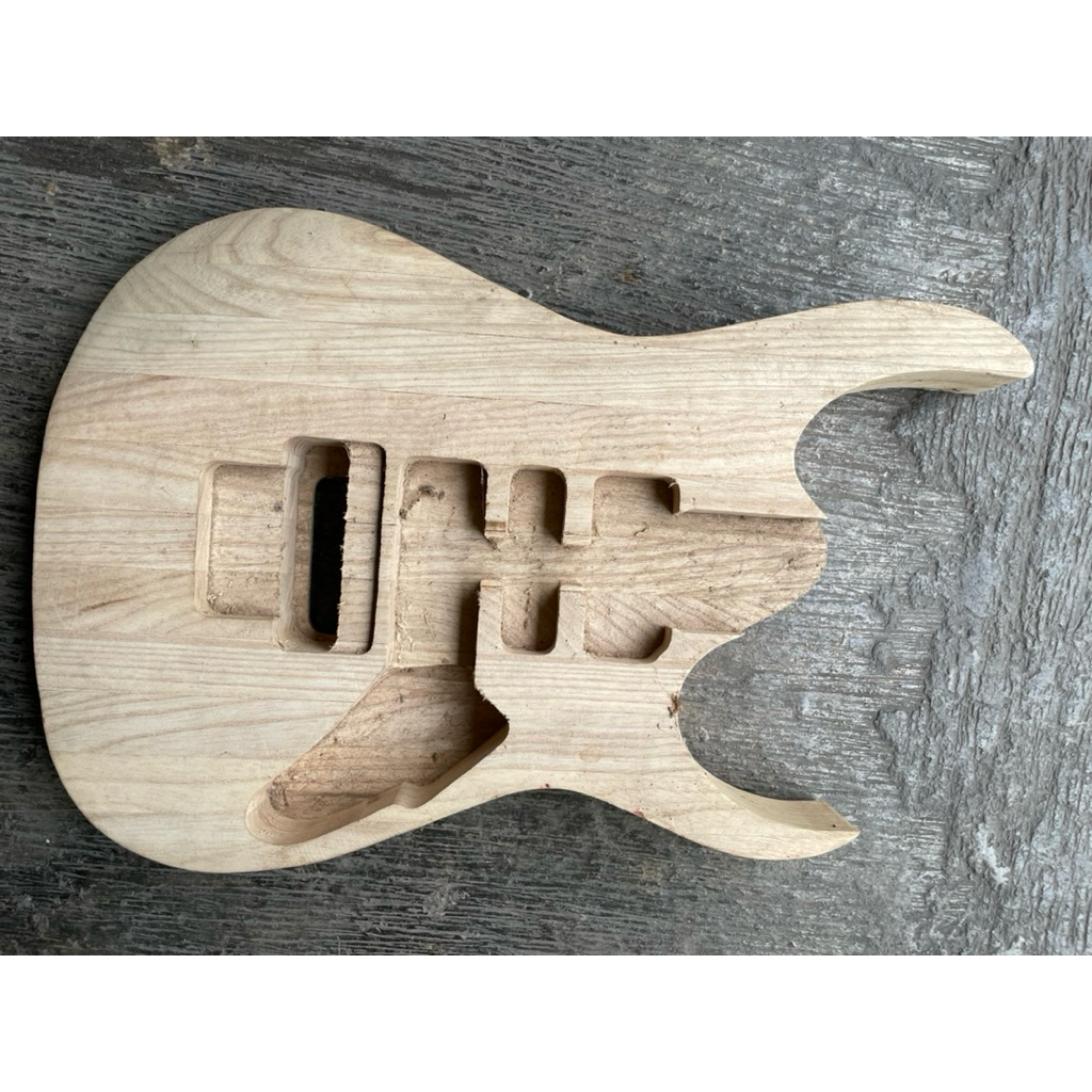 body gitar electrik ibanez mentah