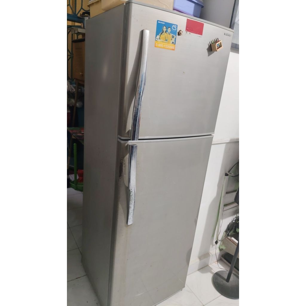 Kulkas 2 Pintu SHARP – Normal, Siap Pakai, Hemat Listrik (second)
