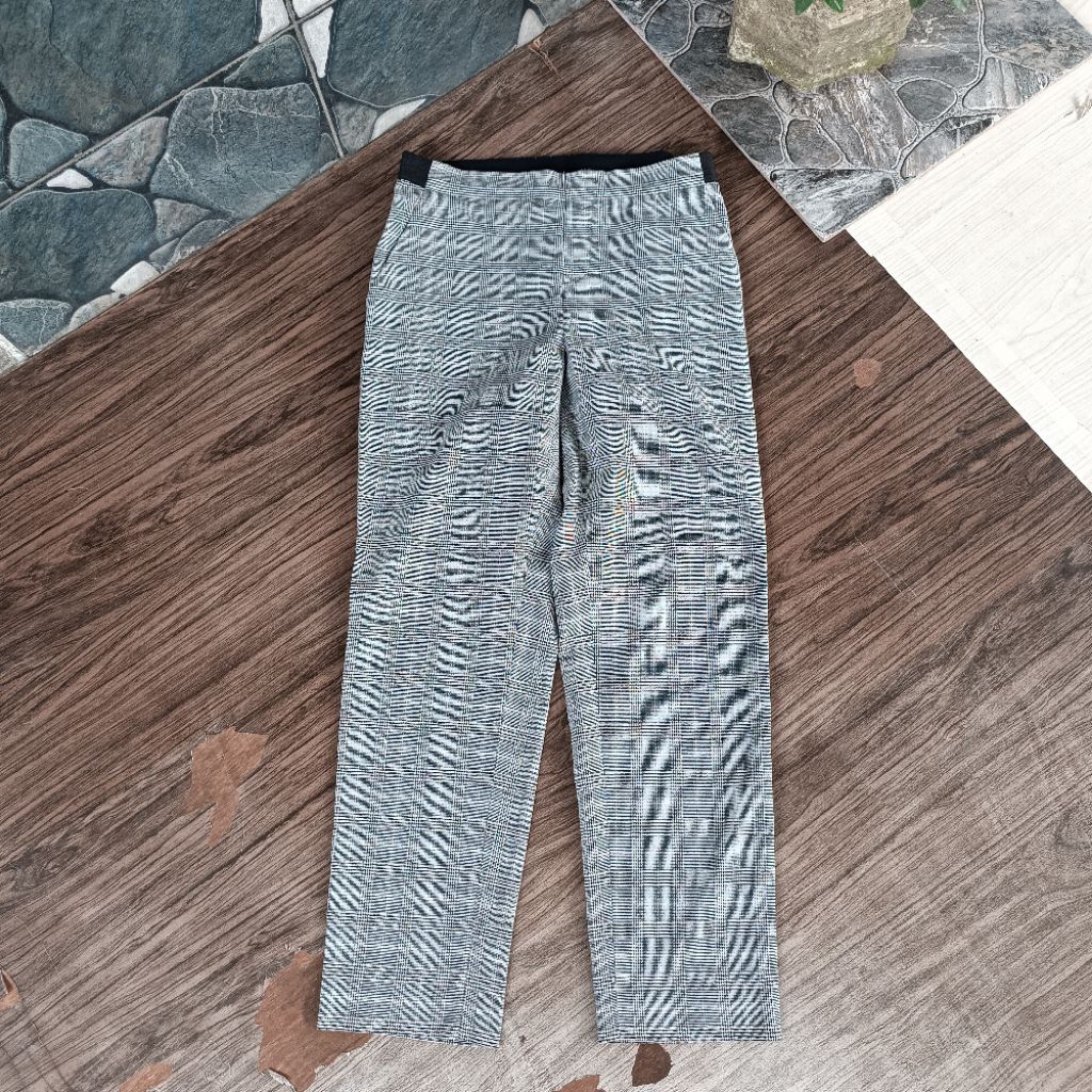 ankle pants uniqlo tartan ( sz 27 perhatikan pxl)