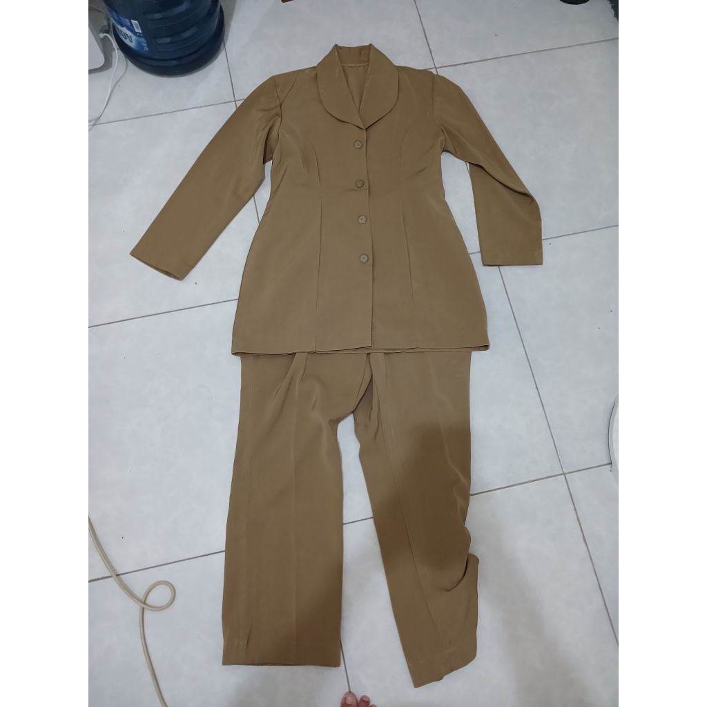 priloved baju PNS khaki muda
