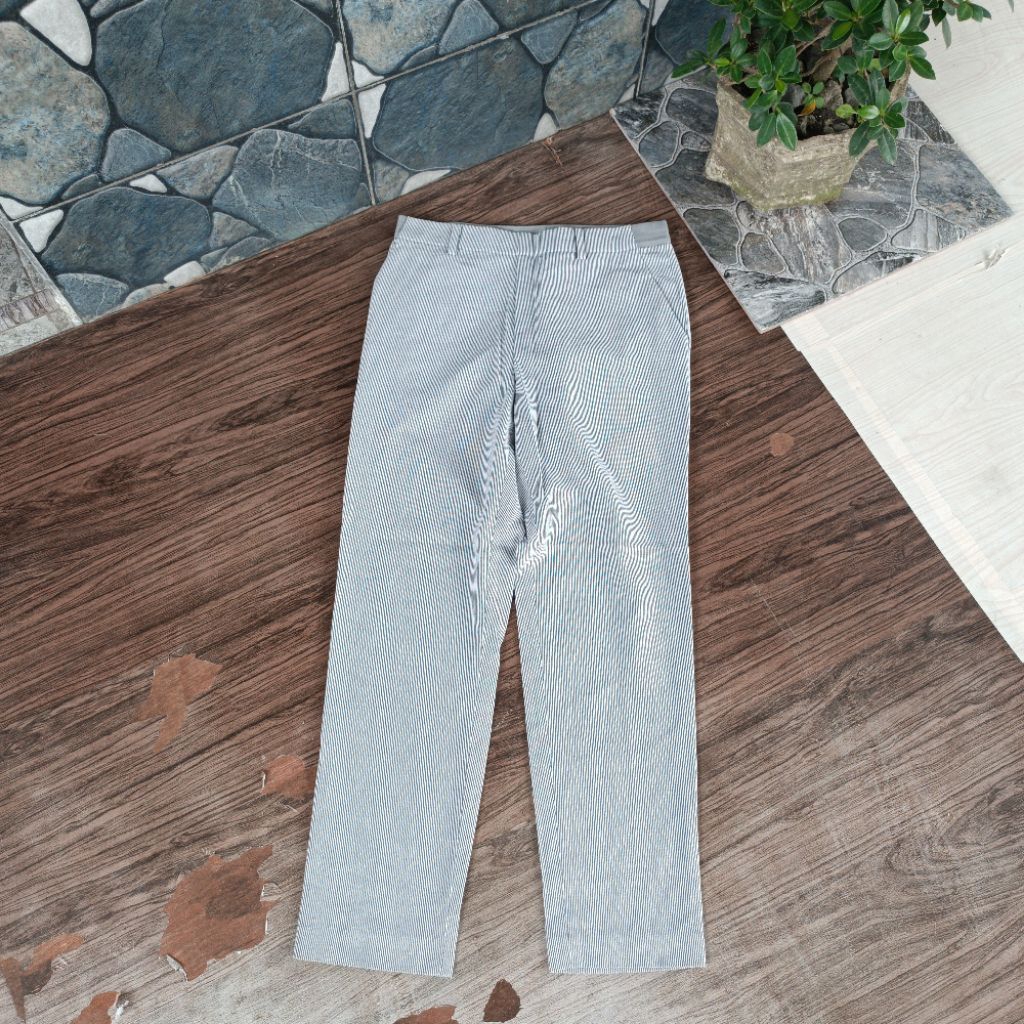 ankle pants uniqlo grey stripe ( sz 27 perhatikan pxl)