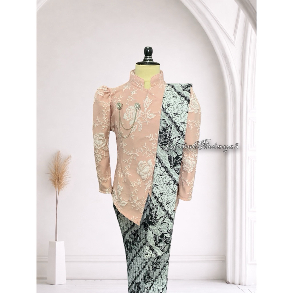 Setelan Kebaya Janggan Anak + Selendang + Jarik Motif Kusumo Putih