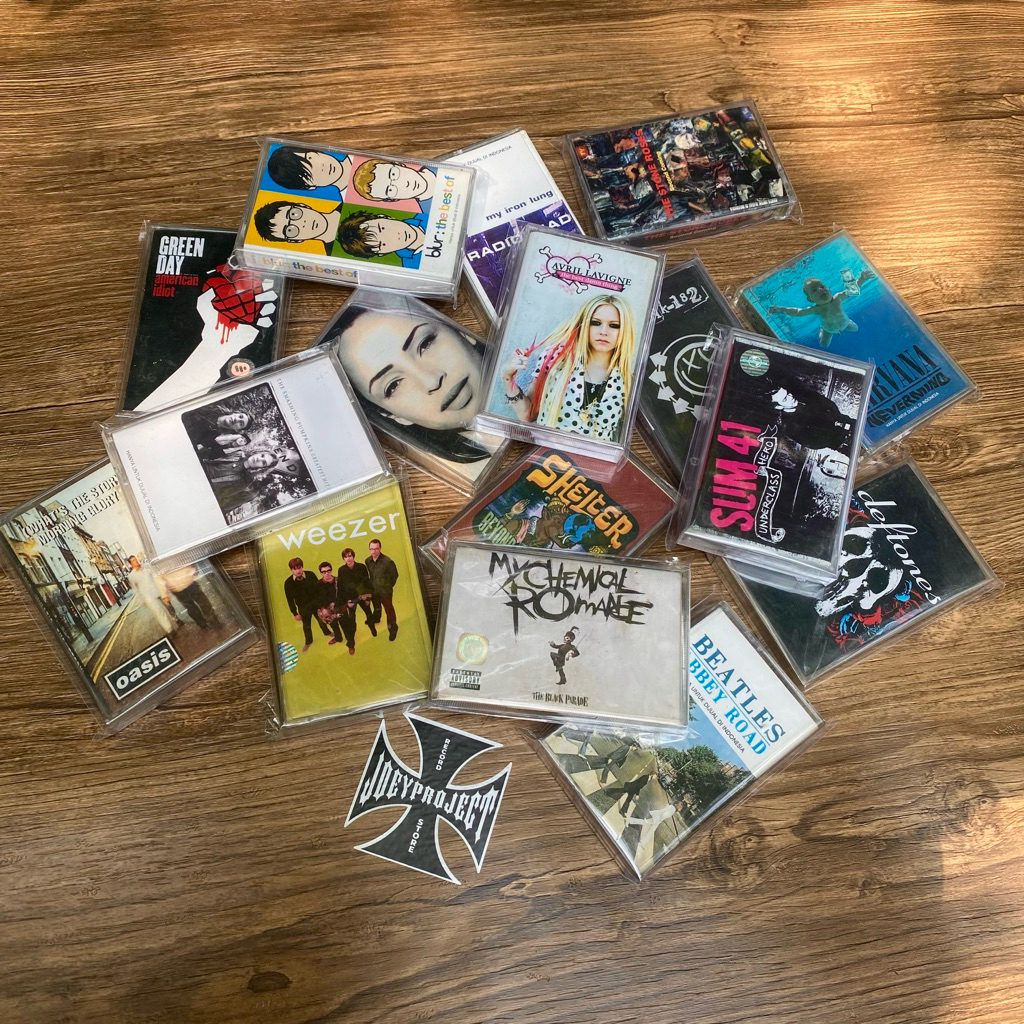 varian kaset original radiohead, my chemical romance, stone roses, blur dll