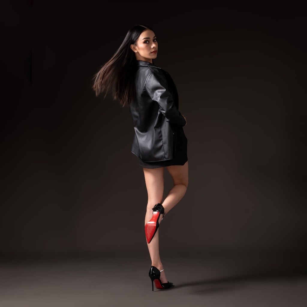 Lawrensia Venicia - High Heels Wanita Ankle Strap Glossy Warna Black, & Maroon - 693-13