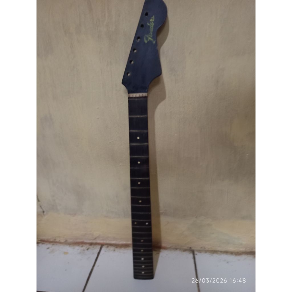 Neck gitar fender copotan