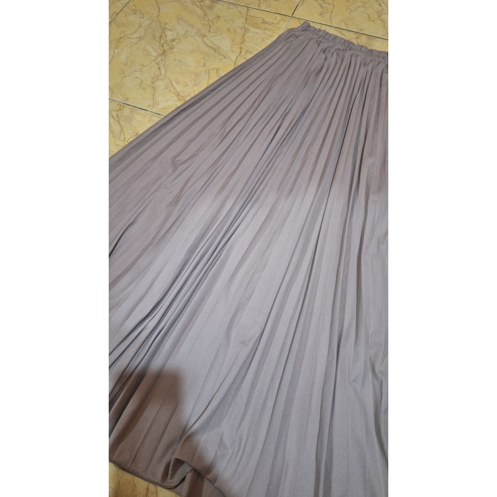 rok plisket preloved