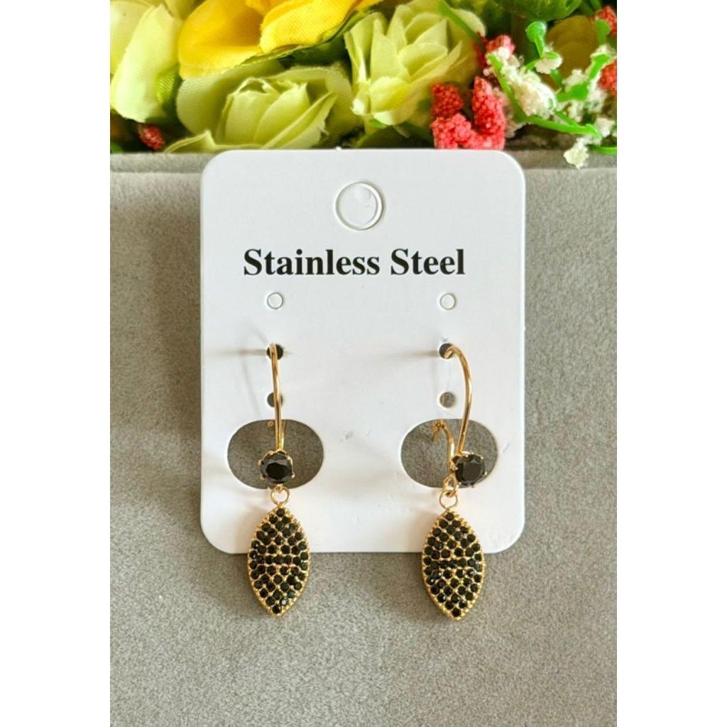 Anting titanium juntai mata hitam