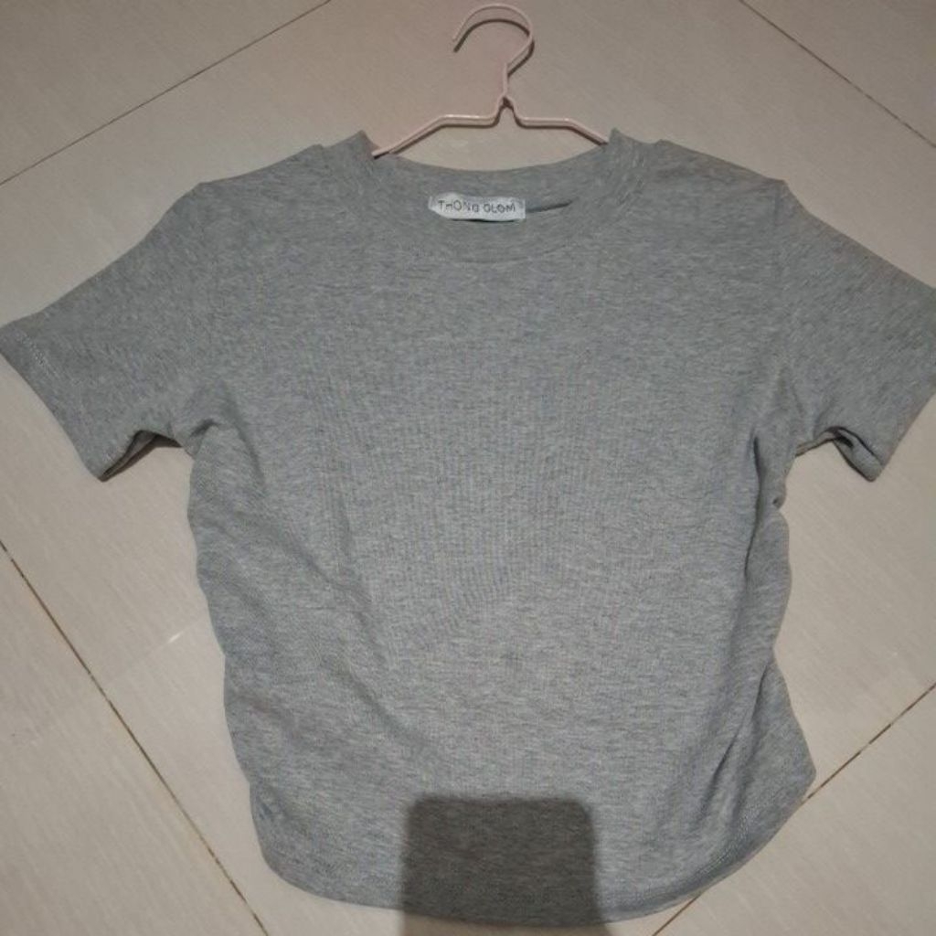 Preloved Atasan Kaos Thong Glom Grey