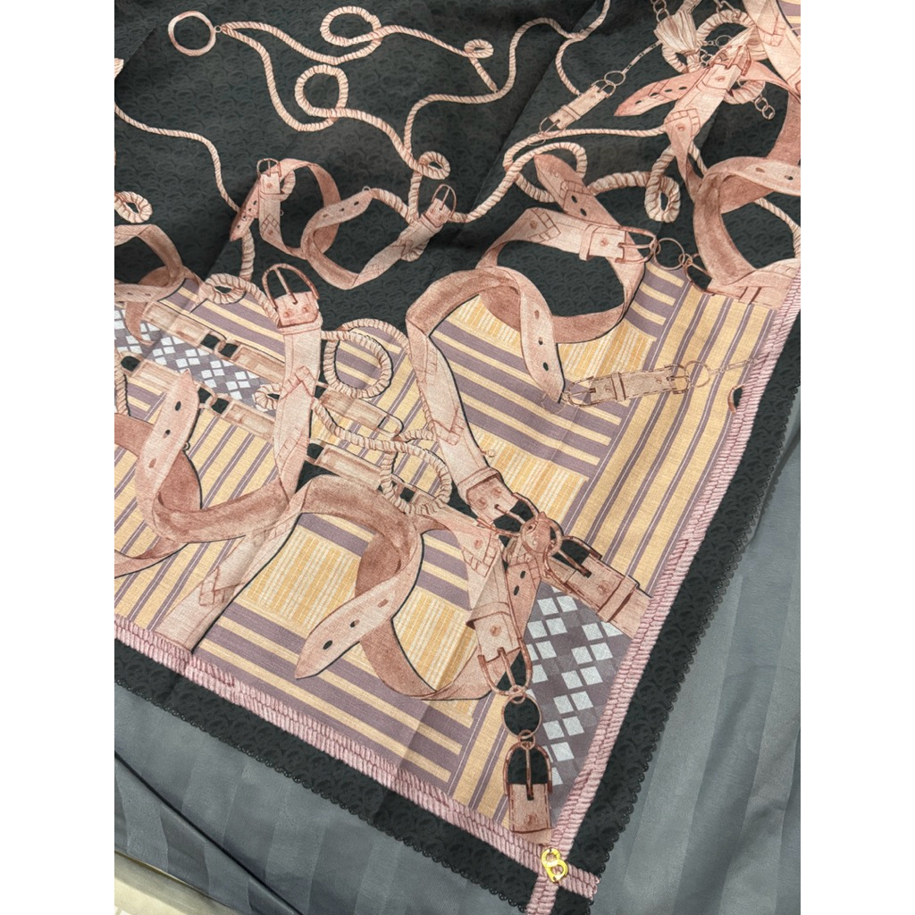 Preloved buttonscarves chain black hitam