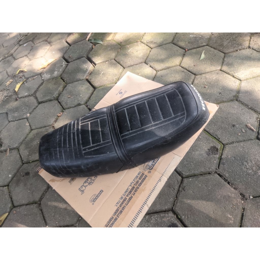 Jok Sepeda motor, Honda GL100 Ori copotan