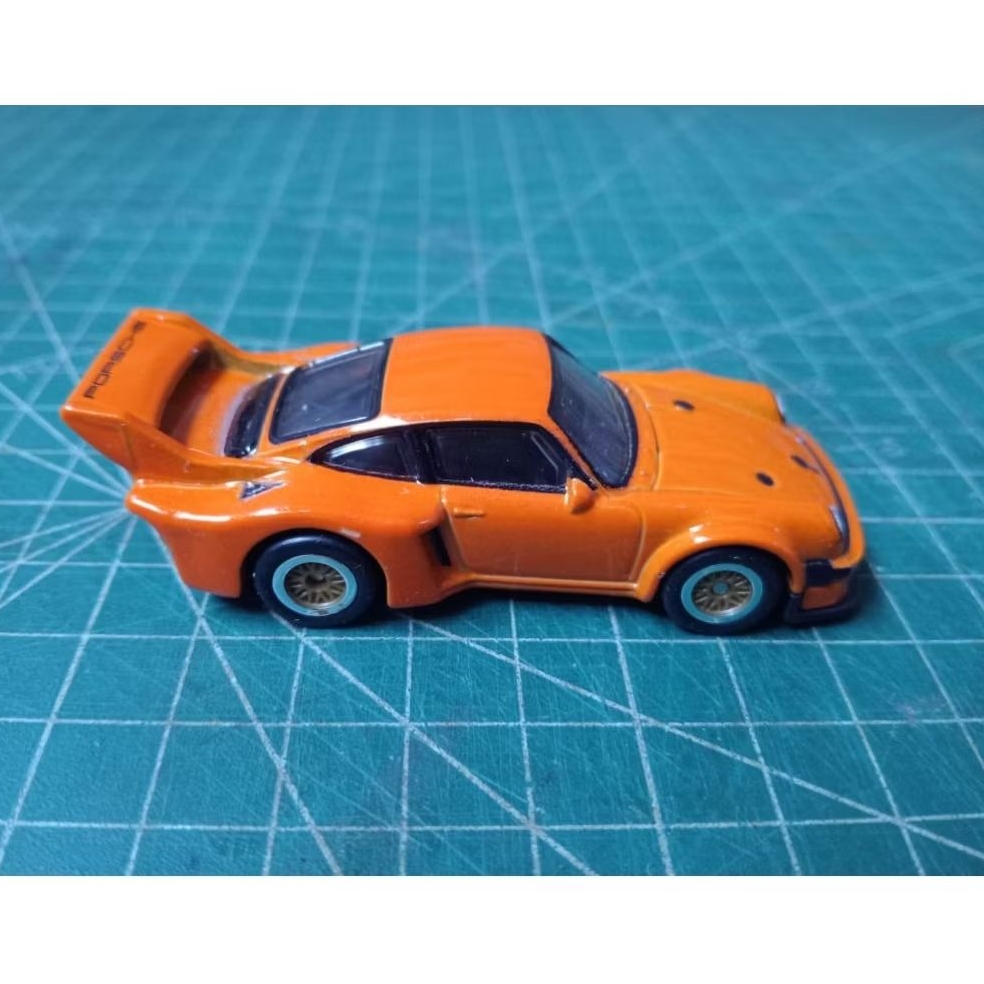 Hot Wheels Porsche 934.5 orange -  loose dari kemasan Diorama