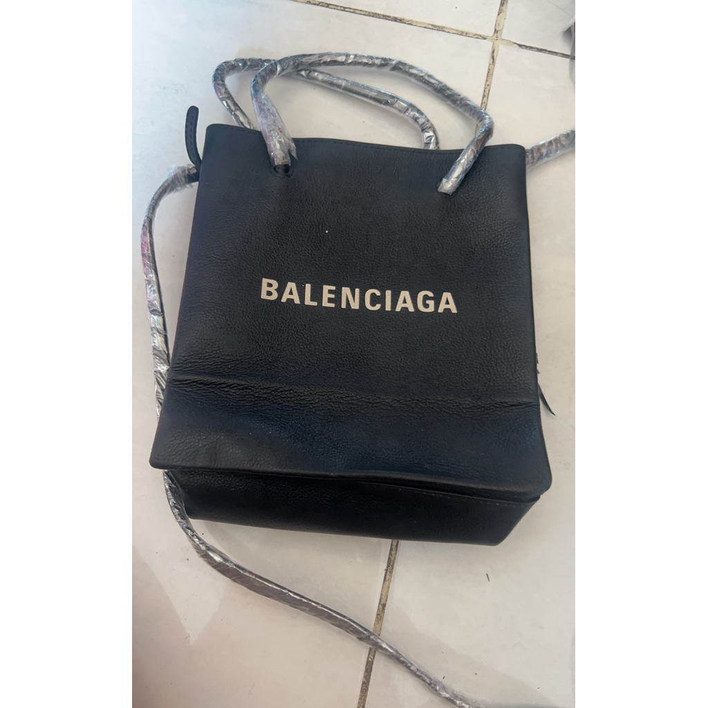 preloved tas balenciaga hitam
