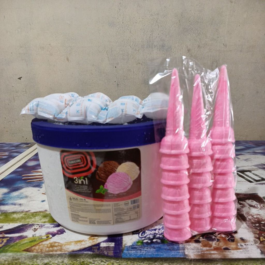 ice cream aice neopolitan halocoko 5 liter  + BONUS cone isi 20 pcs / eskrim aice 3in1 5 liter / es 