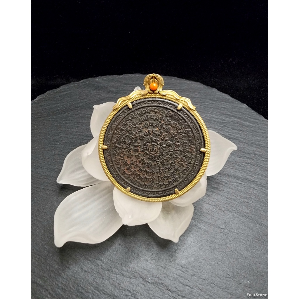 Liontin Besi Langit Meteorite Ukira Mant Om Blessed Tibet 47mm E3280