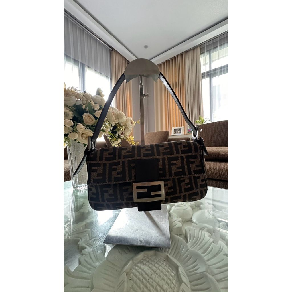 zucca baquette fendi