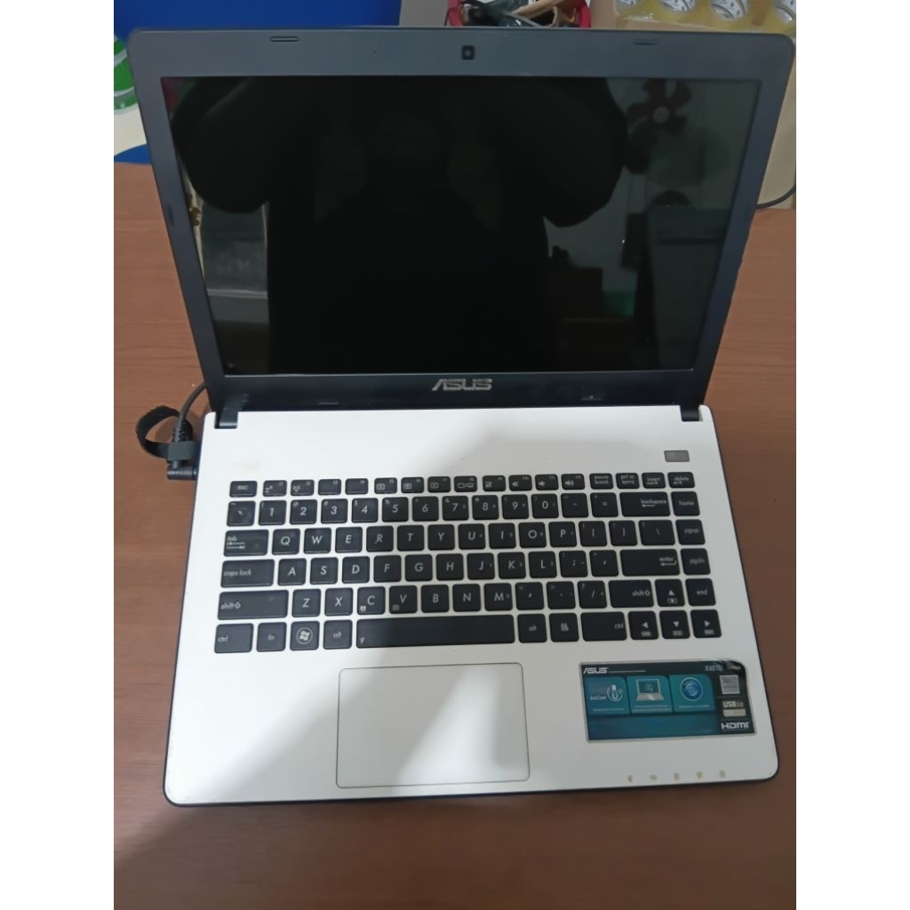 ASUS X401U – Laptop Bekas Murah (Layar Normal, Charger Lengkap)