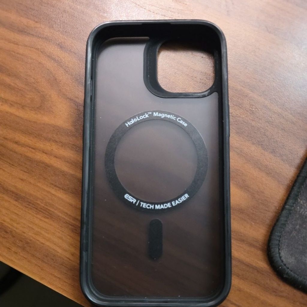 Casing Iphone 15 esr halolock Second Kondisi 90% Mulus / Case Iphone / Aksesoris Iphone