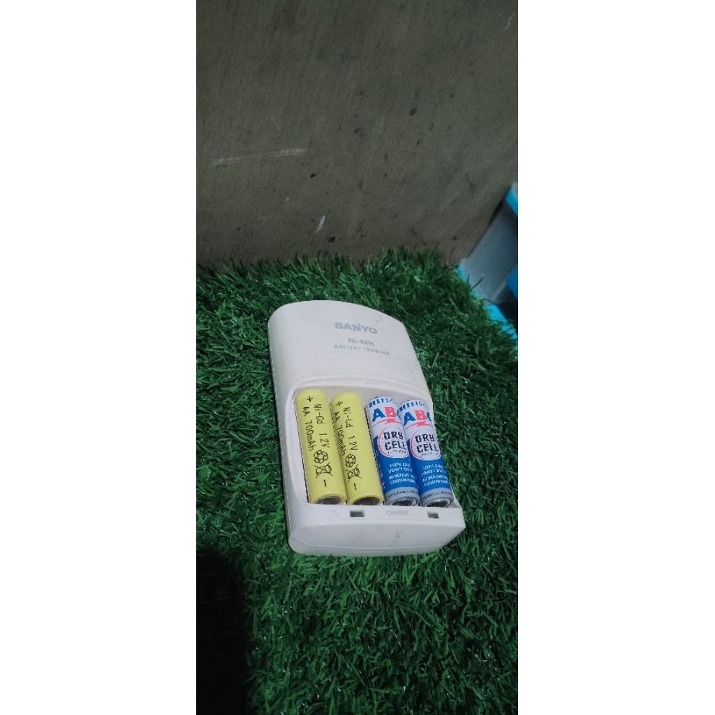 Charger baterai Sanyo Ni-MH. 