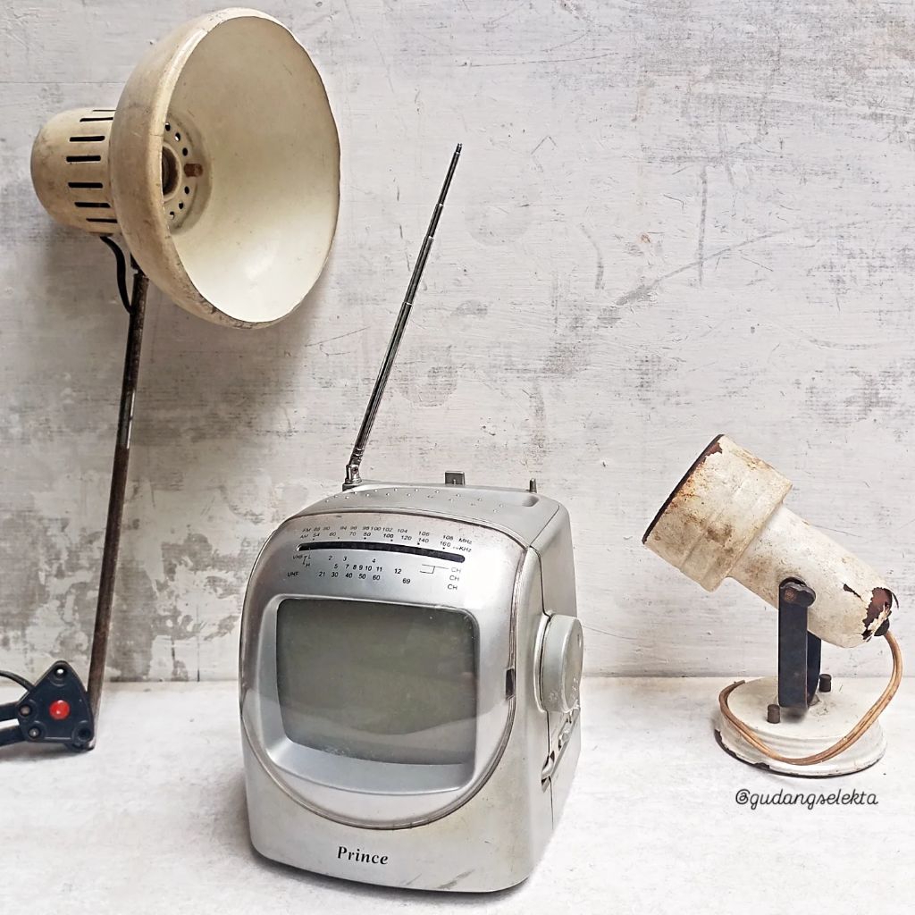 TV Mini Jadul Dekorasi Retro