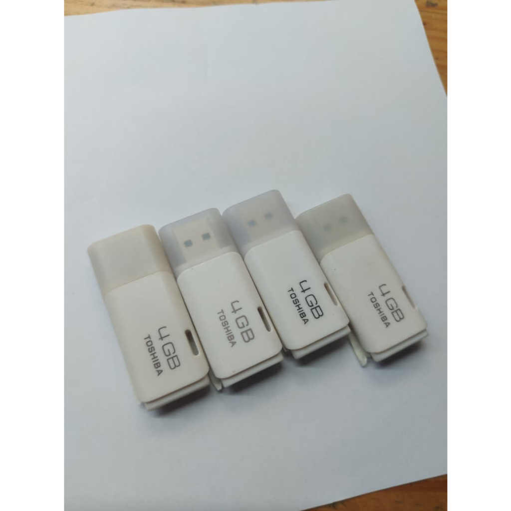 Flashdisk TOSHIBA 4 GB Second Original kondisi normal