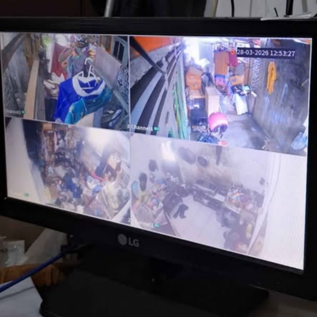 LAYAR MONITOR LG BEKAS ukuran 16 inch NYALA NORMAL BERFUNGSI DENGAN BAIK BONUS KABEL VGA & POWER ADA