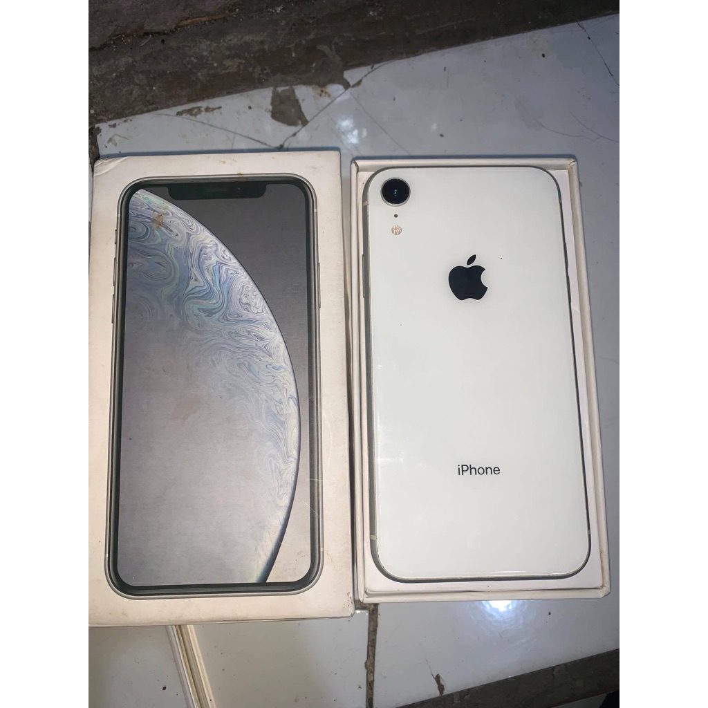 iPhone XR white 64gb