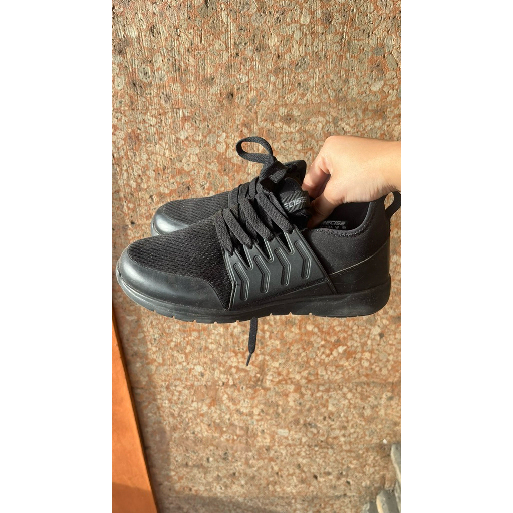 Preloved Sepatu Precise Fedra W