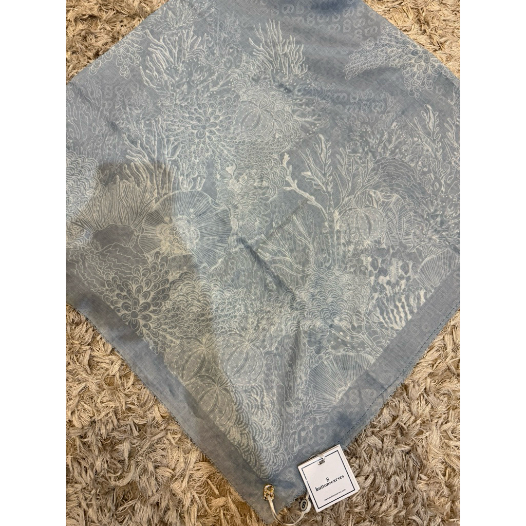 Buttonscarves Borabora rare item new as is