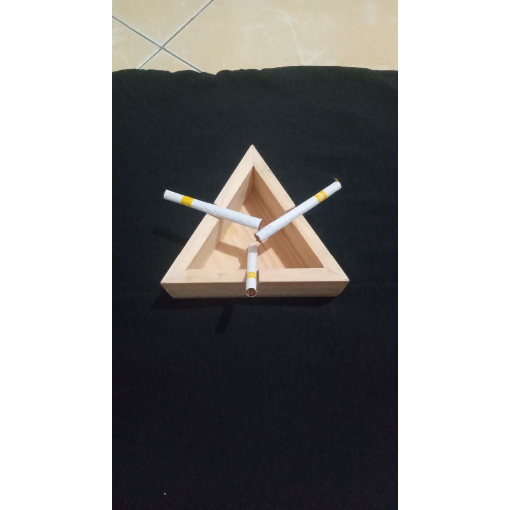 ASBAK SEGITIGA bahan kayu pinus