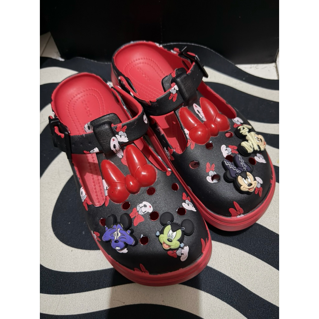 (PRELOVED) CROCS Mary Jane Minnie Maouse Original 100% Free Jibbitz Original Crocs (Size M6W9 38-39)