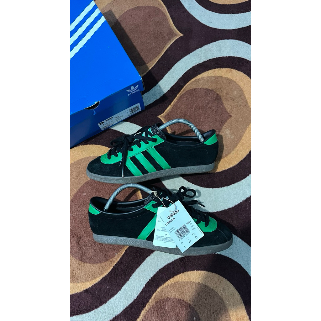 sepatu london black green