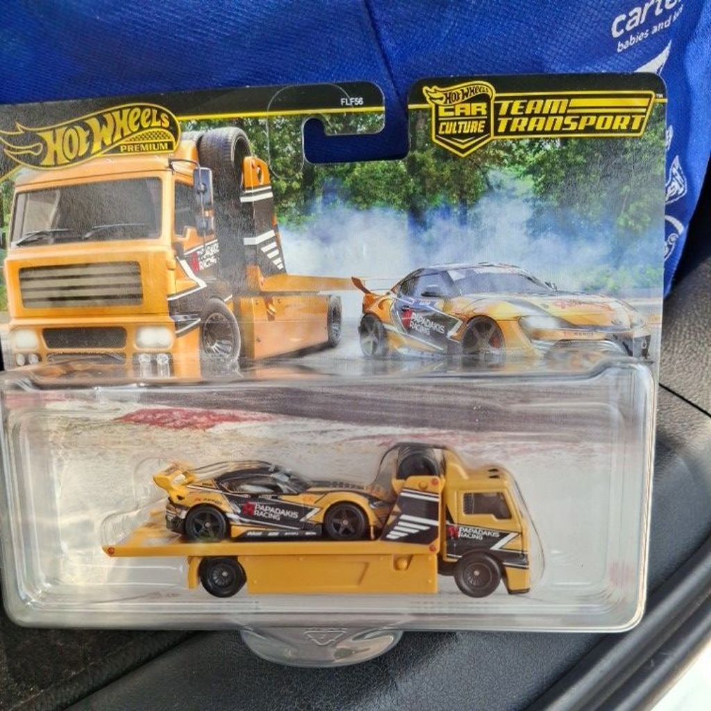 20 toyota gr supra vs fleet street hotwheels premium team transport