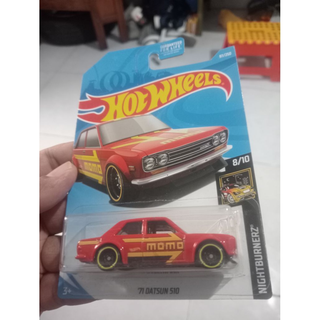 hotwheels Datsun sedan 510 momo merah