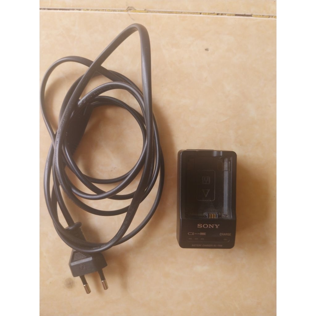 Charger Baterai Kamera Sony BC-TRW Original Bekas