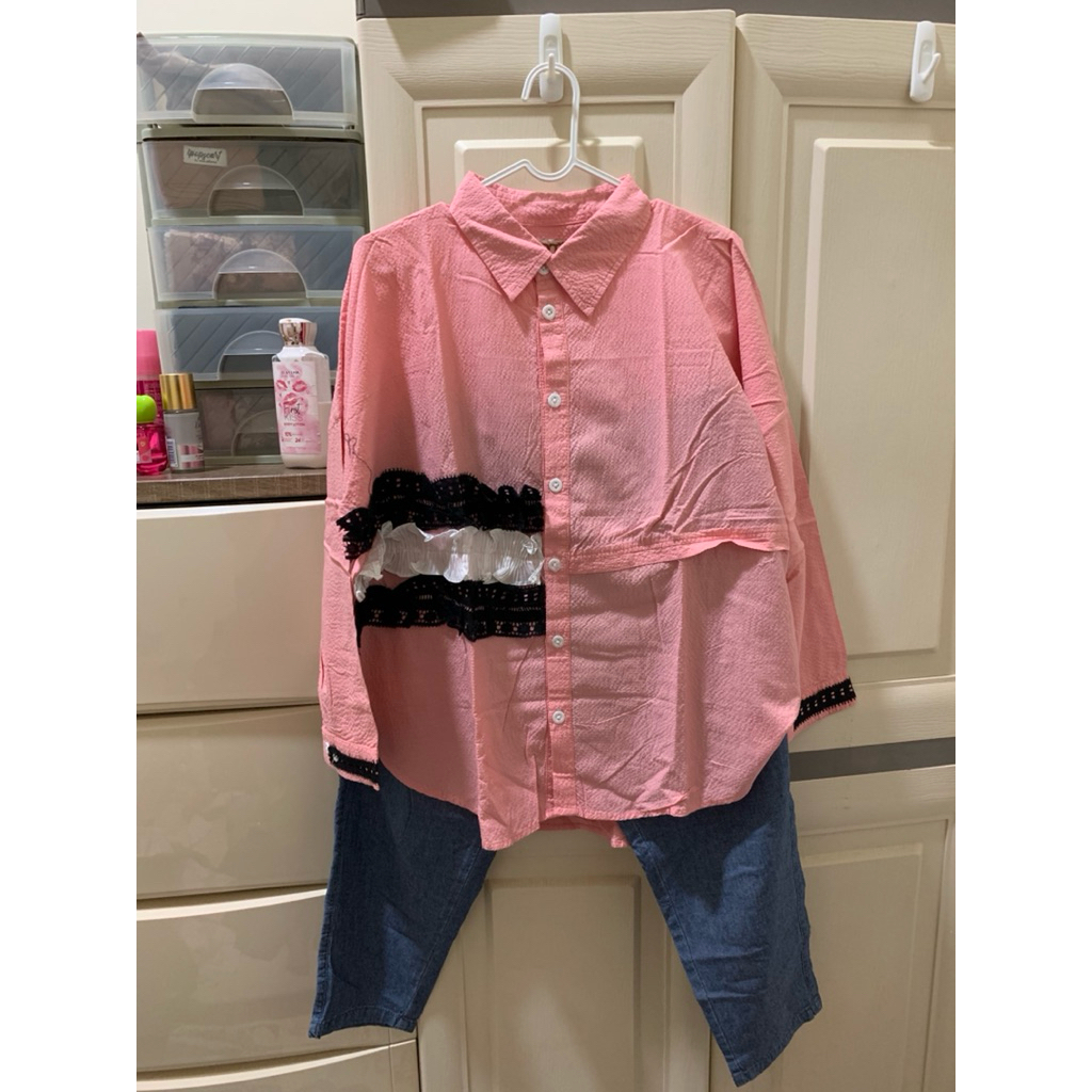 Kemeja Pink & Celana Panjang Jeans Giordano