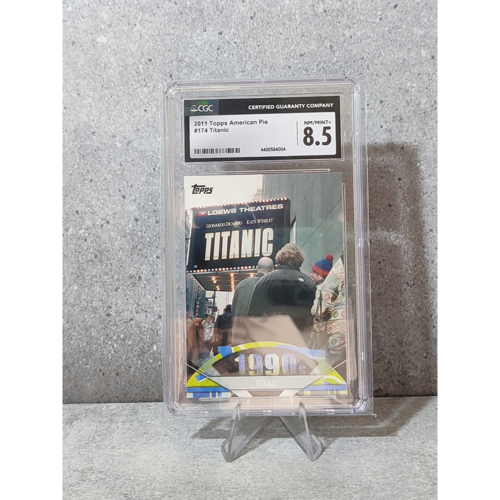 Kartu CGC 8.5 - 2011 Topps American Pie #174 Titanic – Movie Memorabilia Card – Graded NM/MINT+