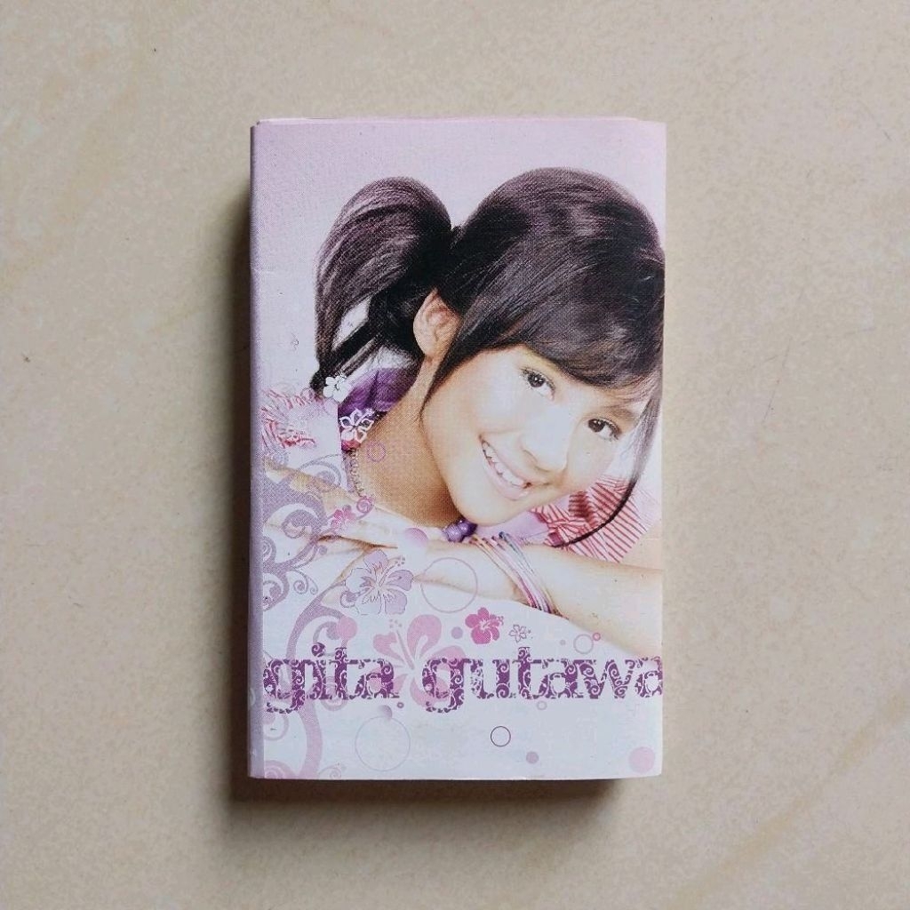 KASET DAN CD MUSIK GITA GUTAWA