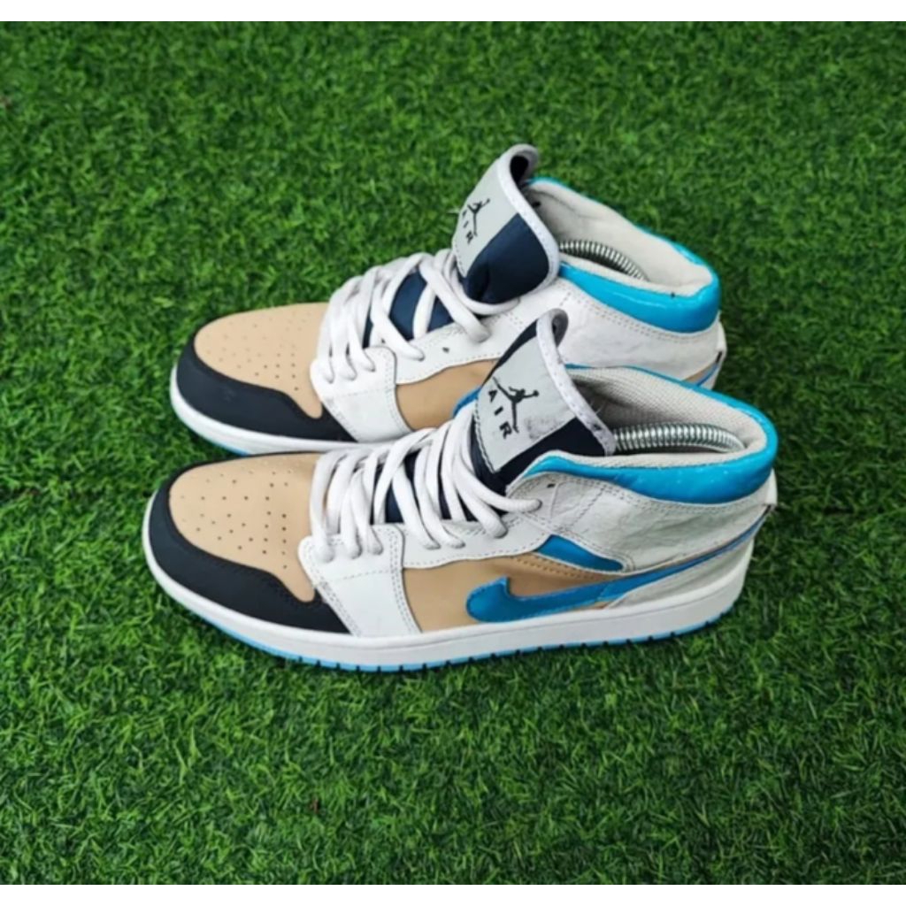 Sepatu Nike Air Jordan 1 Mid