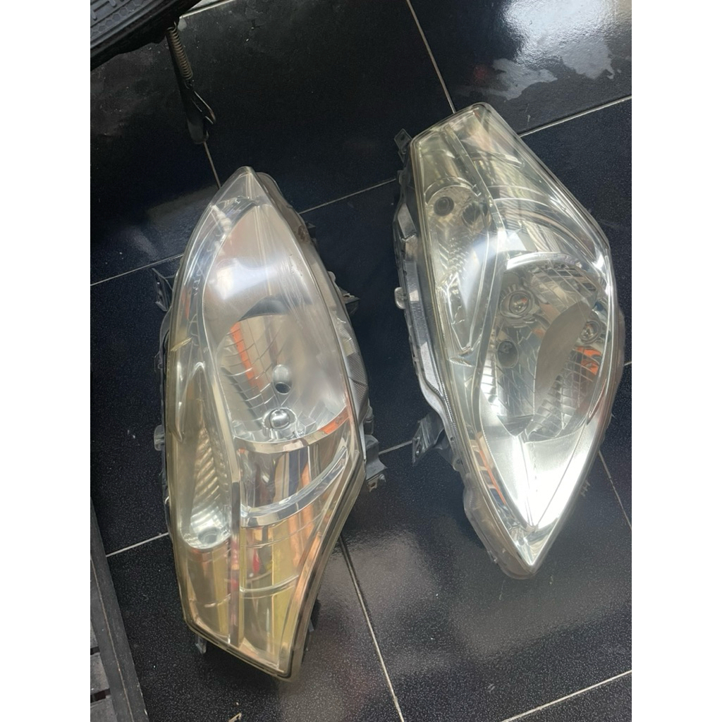 Lampu depan ertiga old ori copotan