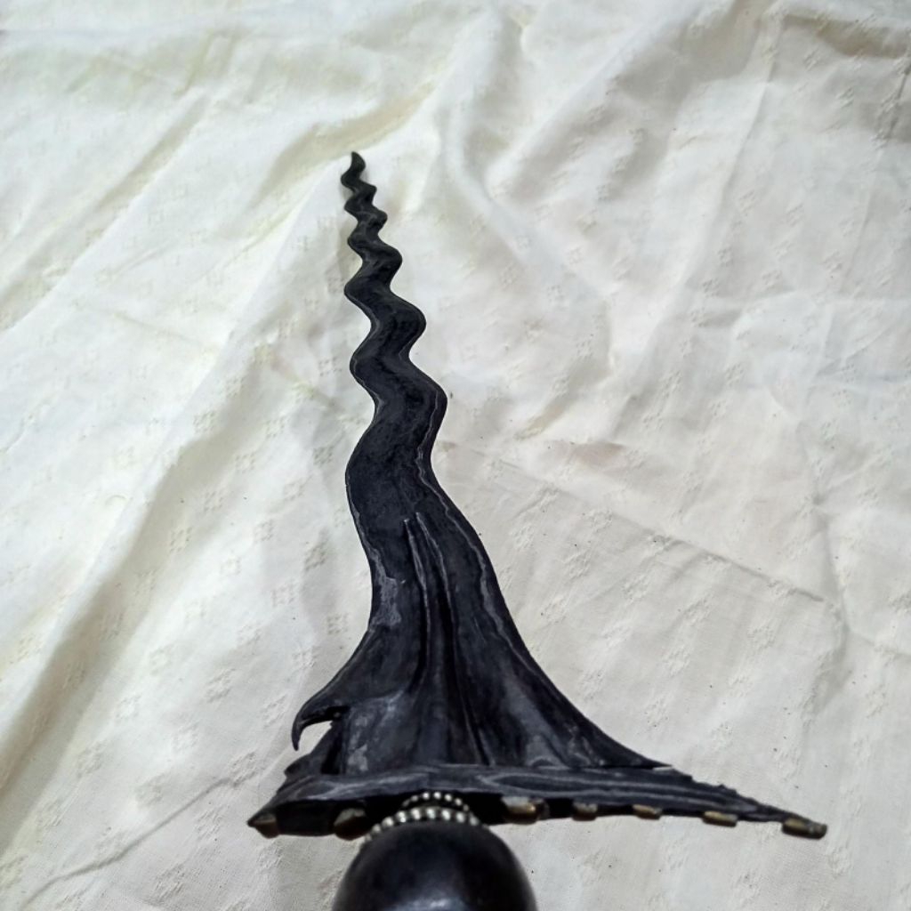 Keris Sepuh Sangkelat Pamor Wengkon Isen kinatah