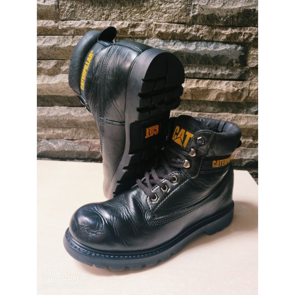 sepatu boots CAT kulit size 42 (second)