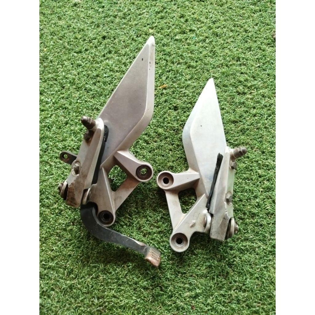 Footstep Depan Step Depan Pijakan Kaki Honda CB 150R old ORI copotan