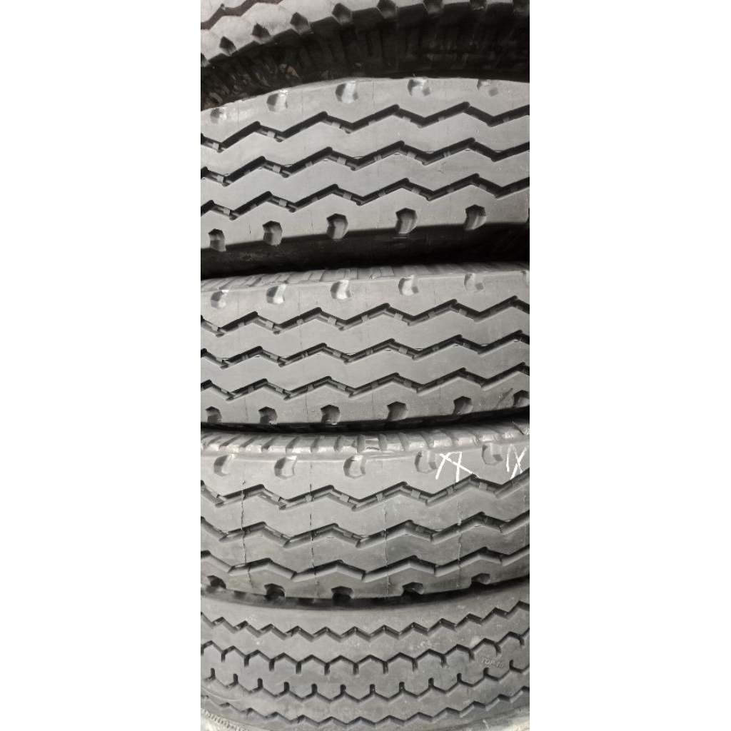 Ban truk ukuran 1100-20